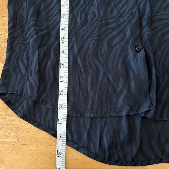 DAVID LERNER • EVEREVE Black Zebra Print Button Down Shirt - Picture 8 of 9